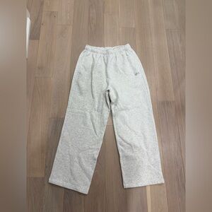 BRAND NEW NEVER WORN Alo Acolade Straight Sweatpants